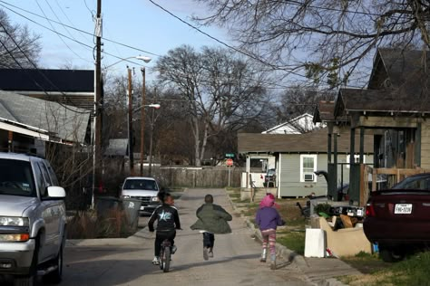 Midwest Neighborhood Aesthetic, Poor City Aesthetic, Run Down Neighborhood, Poor Town Aesthetic, Poor Neighborhood Aesthetic, 80s Neighborhood, Poor Childhood Aesthetic, Poor Life Aesthetic, Growing Up Poor Aesthetic