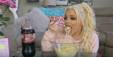 Celebrity Food, 2016 Tumblr, 2014 Grunge, Outfit Inspo Aesthetic, Trisha Paytas, Soft Goth, Edgy Grunge, Coke Bottle, Slipknot