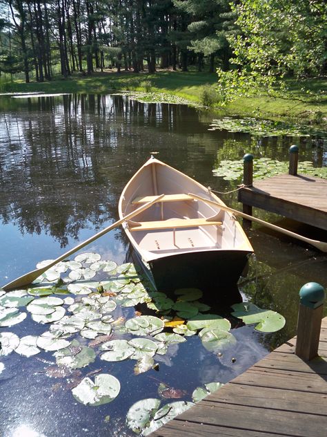 Row Boats Photography, White Picket Fence Ideas, Picket Fence Ideas, Wooden Row Boat, Boat Landscape, Boat On Lake, Fence Designs, Lake Garden, Rowing Boat