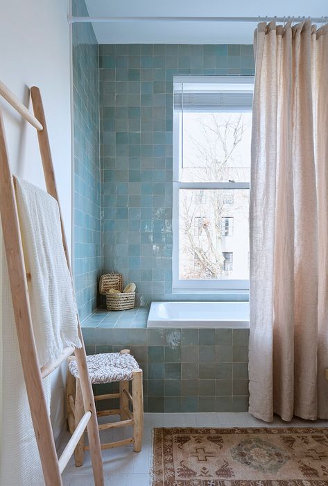 Cobble Hill Brownstone — Studiofauve Minimal Bathroom Ideas, Serene Bathroom, Bathroom Decor Apartment, Bathroom Tile Designs, Renovation Design, Upstairs Bathrooms, Trendy Bathroom, Dream Bathrooms, Bathroom Inspo