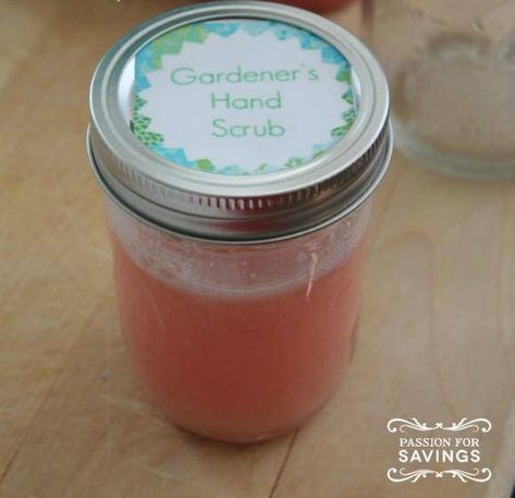 DIY Gardener’s Hand Scrub Easy Diy Body Wash, Hand Scrub Recipe, Gardeners Hand Scrub, Hand Scrub Homemade, Diy Body Wash, Homemade Body Wash, Scrub Diy, Easy Handmade Gifts, Easy Handmade