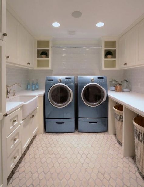 This beautifully put together U-shaped laundry room has ivory cabinets with white quartz countertops and subway tiled backsplash atop an arabesque tile floor. Ivory Cabinets, Vintage Laundry Room Decor, Laundry Room Decorating, Laundry Room/mud Room, Vintage Laundry Room, Basement Laundry Room, Dream Laundry Room, Basement Laundry, Mudroom Laundry Room