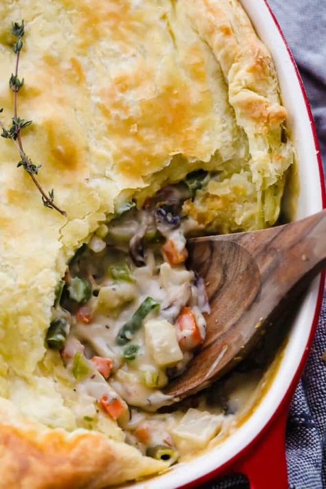 Vegetarian Pot Pie Vegetarian Pot Pie Recipe, Seasoned Vegetables, Veggie Pot Pie, Vegetarian Pot Pie, Easy Chicken Pot Pie Recipe, Vegetable Pot Pies, Chicken Pie Recipe, Homemade Chicken Pot Pie, Chicken Pot Pie Recipe