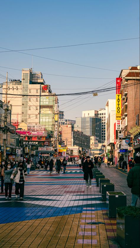 Korea Streets Aesthetic, Hongdae Street, Seoul Travel Guide, Seoul Night, Travel Language, Seoul Travel, South Korea Seoul, Ulsan, Korea Travel