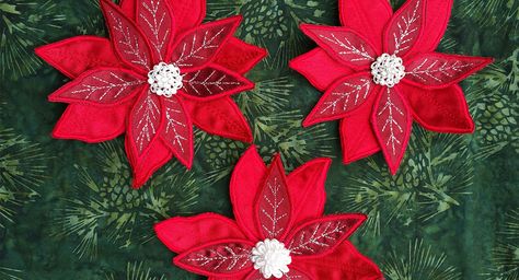 Poinsettia Pin Diy Seasonal Decor, Holiday Coasters, Bazaar Ideas, Christmas Dinner Table, Christmas Pins, Christmas Sewing, Christmas Embroidery, Holiday Items, Christmas Gingerbread