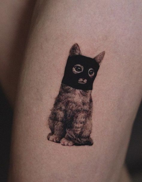 Cat Tattoo Men, Huge Back Tattoo, Funny Cat Tattoo, Unusual Tattoos, Detailed Tattoos, Aa Tattoos, Sticker Tattoo, Tattoo Trend, One Piece Tattoos