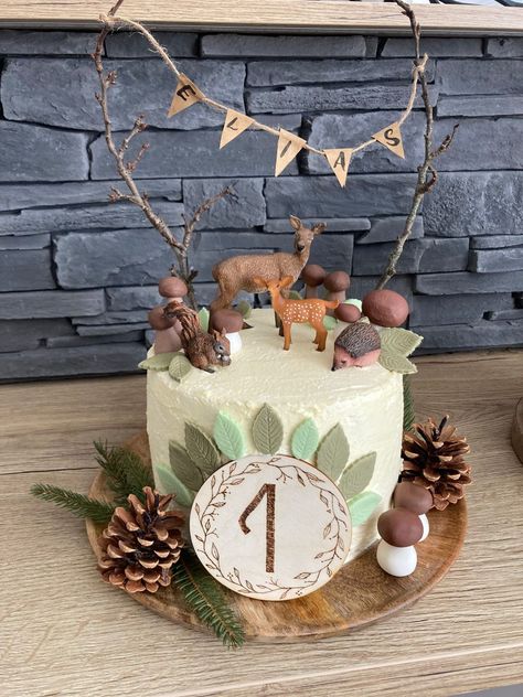 Woodland Forest First Birthday, Forest Animal Birthday Cake, Woodland 1st Birthday Cake, Woodland Forest Cake, Woodland First Birthday Cake, Birthday Cake Forest, Forest Theme Birthday Cake, Enchanted Forest Theme Cake, Forest Theme Cake