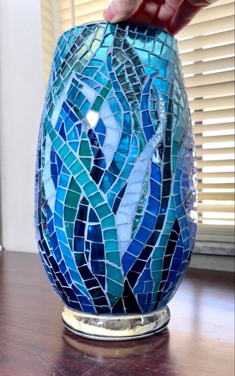 Mosaic Vases Ideas, Turkish Mosaic Lamp Diy, Mosaic Sea, Mosaic Bottles, Mosaic Tiles Crafts, Mosaic Art Diy, Turkish Mosaic Lamp, Mosaic Vase, Mosaic Flower Pots