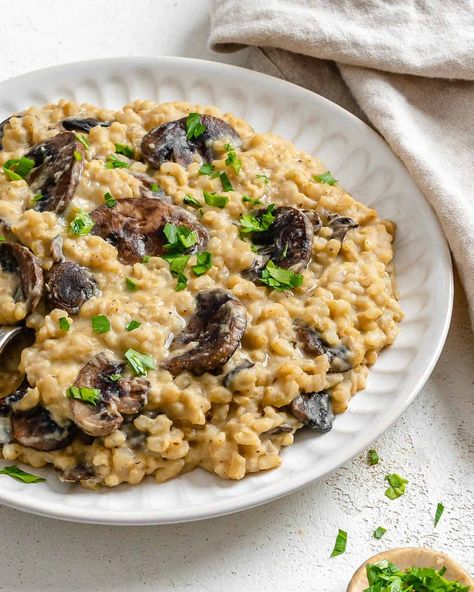 Vegan Brown Rice Recipes, Brown Rice Risotto, Creamy Mushroom Risotto, Rice Risotto, Vegan Risotto, How To Make Risotto, Brown Rice Recipes, Parmesan Recipes, Mushroom Risotto