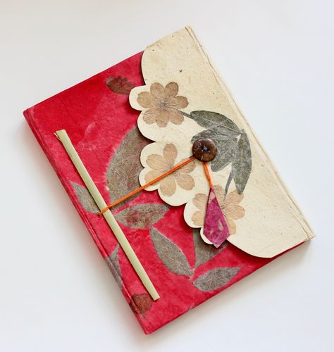 Handmade Journal | Lokta Paper Notebook | Handmade Paper from The Himalayas | Unique Notebook | Perfect Elegant Gift - Flower Blossom Colors, love, elegance and joy! Blossom like a Flower Blossom. Unique, elegant, eco friendly Journal, elegantly designed by artisans, made with handcrafted Lokta paper from the high Himalayas and covered with dried flowers and leaves. This artistic piece has a bamboo stick, wooden button and a thread to close and secure your beautiful words. Creating Lokta paper i Flower Design In Paper, Crafted Gift Ideas, Book Making Ideas, Journal Cover Design, Homemade Notebook, Artistic Notebook, Sentimental Gift Ideas, Handmade Gifts For Mom, Elegant Journal