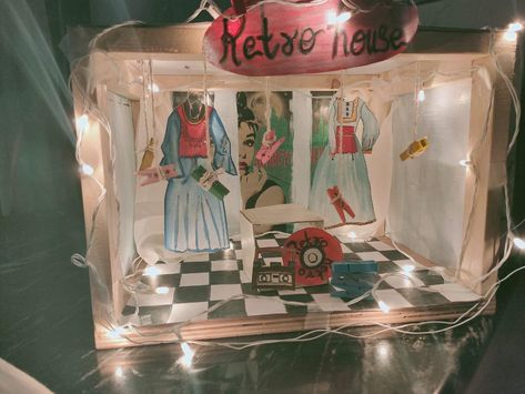 3d Window Display, Retro Window Display, Fashion Displays, Store Design Boutique, Breakfast At Tiffany's, Fashion Themes, Retro Theme, 90s Retro, Miniature Model