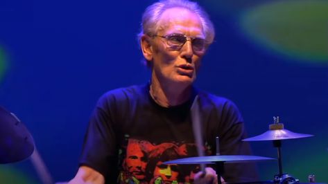 Ginger Baker Insane Drum Solo- His Timing Is Impeccable Ginger Baker, Rock History, Drum Solo, Easy Science, After All These Years, Drummers, This Guy, Percussion, Drums