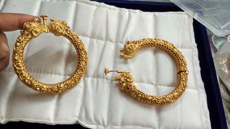 Gold plated kada flexible open kada Boho Art Drawings, Diamond Bracelet Design, Bangles Jewelry Designs, Bracelet Design, Boho Art, Gold Jewellery Design, Jewellery Design, Bangles Jewelry, Blouse Design