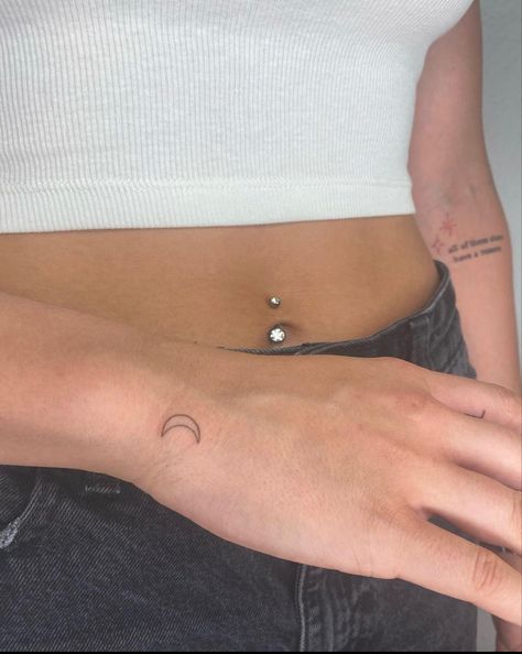 Moon On Hand Tattoo, Moon On Finger Tattoo, Hand Tattoos Moon, Hand Moon Tattoo, Finger Tattoo Moon, Finger Moon Tattoo, Moon Tattoo Finger, Moon Tattoo On Hand, Small Tattoos Moon