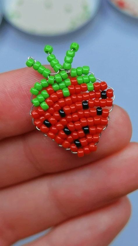 Beads Craft Kids, Pony Bead Animals, Pony Bead Projects, Miyuki Beads Pattern, Wire Jewelry Patterns, Pony Bead Crafts, Diy Beaded Rings, Seed Bead Crafts, Pony Bead Patterns