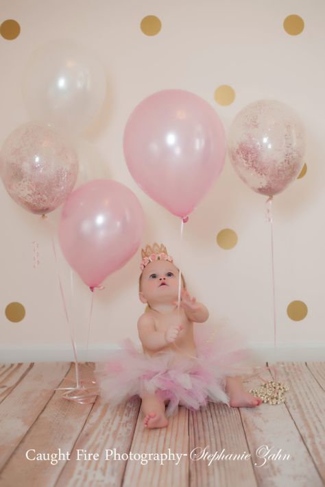 Birthday Balloons Pictures, Gold First Birthday, 1st Birthday Pictures, First Birthday Pictures, 1st Birthday Photos, Birthday Photography, Foto Baby