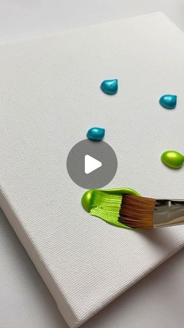 Green Background Painting Ideas, Canvas Background Ideas Acrylics, Green Painting Ideas Art Acrylic, Acrylic Background Ideas, Hot Glue Art On Canvas Diy, Northern Lights Painting Acrylic, Iridescent Paint, Hot Glue Art, Phthalo Blue