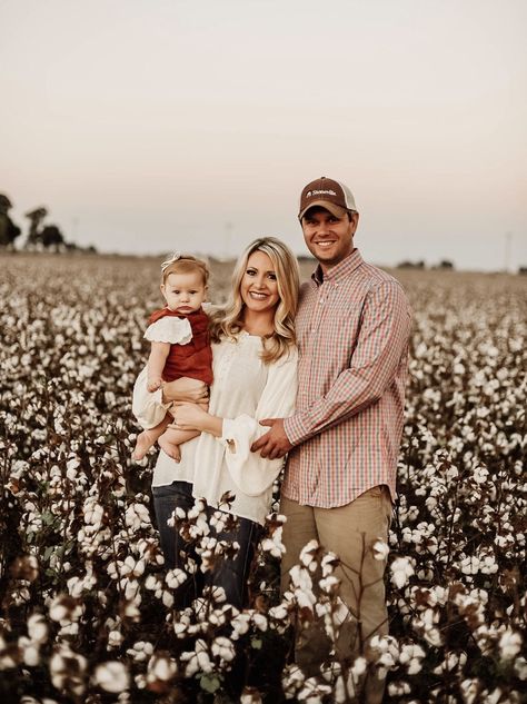 Family Pictures In Cotton Field, Family Photos In Cotton Field, Pictures In Cotton Field, Farmer Family Pictures, Cotton Pictures Family, Cotton Field Photography Family, Fall Cotton Field Family Pictures, Cotton Feild Pics, Cottonfield Family Pictures