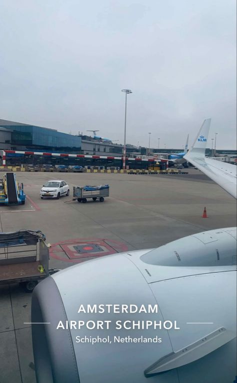 Airport Snapchat, Airport Outfit Comfy, Amsterdam Airport Schiphol, Europe Winter, Europe Tours, Selfie Ideas, Beautiful Flowers Pictures, Cute Relationship Goals, Cute Selfie Ideas