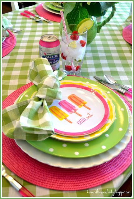 Corner of Plaid and Paisley: Refreshing Summer Table Table Decorations Summer, Table Settings Summer, Pink Table Settings, Colorful Plates, Kitchen Table Ideas, Summer Table Decorations, Summer Table Settings, Old Time Pottery, Summer Tablescapes