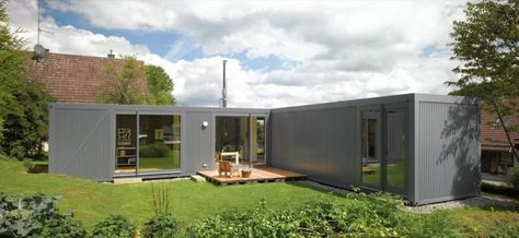 Simple single story l-shape inexpensive container home by LHVH Architekten Villa Home Design, Villa Home, Off Grid House, Small Villa, Storage Container Homes, Home Design Software, Casa Container, Shipping Container House, Prefabricated Houses