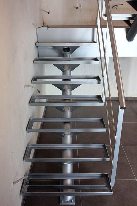 50 Beautiful Iron Stair Construction Ideas - Engineering Discoveries Steel Stairs Design, Iron Stairs, Stair Design Architecture, درج السلم, Porte In Ferro, Staircase Outdoor, Stair Makeover, Staircase Design Modern, Staircase Railing Design