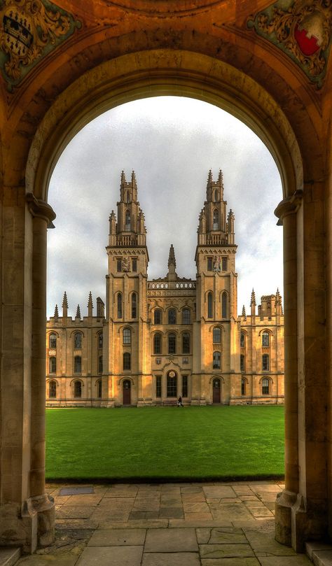 All Souls College, Oxford All Souls College Oxford, Oxford College Aesthetic, Oxford Buildings, Oxford Cathedral, Oxford Vibes, Oxford Aesthetic, Breathtaking Architecture, Affirmations Confidence, The Twin Towers