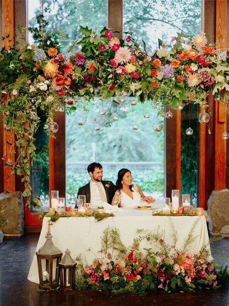 Sweetheart Table Hanging Flowers, Wedding Groom And Bride Table Decoration, Reception Bride And Groom Table, Table For Bride And Groom Decoration, Wedding Flower Decorations Receptions, Sweetheart Table Wedding Colorful, Summer Wedding Sweetheart Table, Wedding Reception Decorations Bride And Groom Table, Wedding Couple Table Flowers