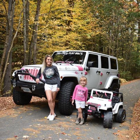 Women Jeep Wrangler, Girl Jeep Wrangler Ideas, Jeeps Aesthetic, Cow Print Jeep Wrangler, Inside Of A Jeep, Jeep Decorations, Girl Jeep Wrangler, Jeep With Pink Interior, Jeep For Girls