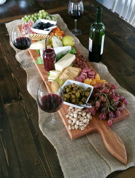 This extra large cheese board from Red Maple Run is perfect for hosting large parties during the holidays, special events or simply a girls only wine & cheese night! Lots Of Food, Wine And Cheese Party, Cheese Party, God Mat, Snacks Für Party, Wine Cheese, Cheese Platters, Idee Pasto Sano, Food Platters