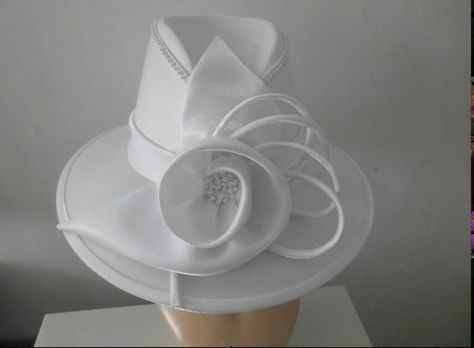 Pure white Tea Attire, Satin Comforter, White Church Hats, Lady Hat, Fascinator Hats Diy, Church Lady Hats, Classy Hats, Sunday Style, Twist Braid Hairstyles