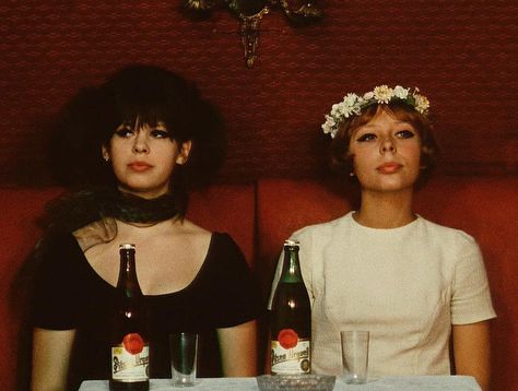 Daisies 1966, Female Filmmaker, Whatever Forever, French New Wave, I Love Cinema, Love Movie, Film Aesthetic, Film Stills, Movie Scenes