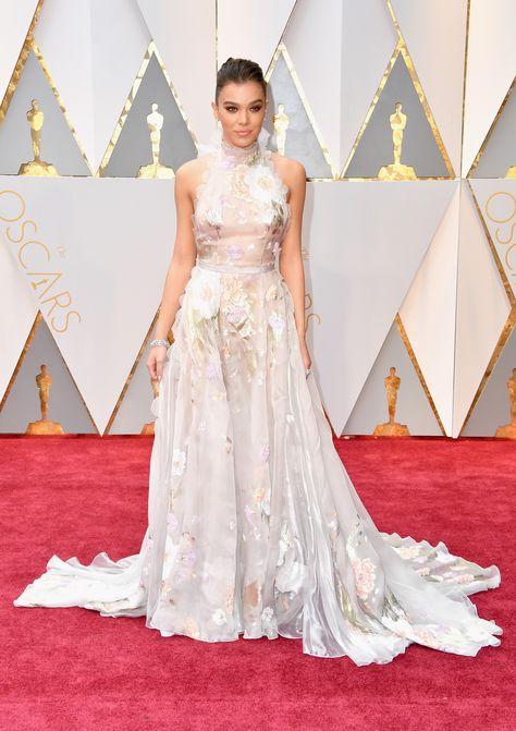 The Oscars have arrived! Read on to see all the stunning red carpet looks. Ralph And Russo Dress, Vestidos Oscar, Academy Awards Red Carpet, Oscars 2017, Red Carpet 2017, Oscars Red Carpet, Ralph Russo, Best Red Carpet Looks, Red Carpet Gowns