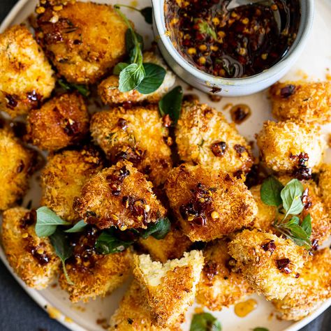 Crispy Feta, Fried Feta, Feta Bites, Simple Delicious Recipes, Bowl Party Food, Feta Recipes, Hot Honey, Simply Irresistible, Snack Attack