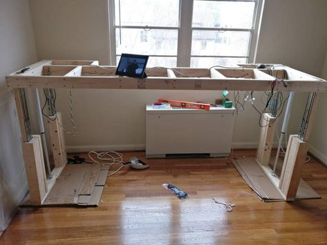 Redditor builds height-adjustable desk for under $400 Diy Standing Desk, Diy Sewing Table, Dream Desk, Foldable Desk, Standing Desk Converter, Craft Room Furniture, Desk Legs, Stand Up Desk, Desk Height