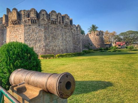 Guide to visit Golconda Fort (Hyderabad) Golconda Fort Hyderabad, Golconda Fort, Historic Pictures, Neon Quotes, Ancient Technology, Tourism Website, Persian Culture, Lou Lou, Indian History