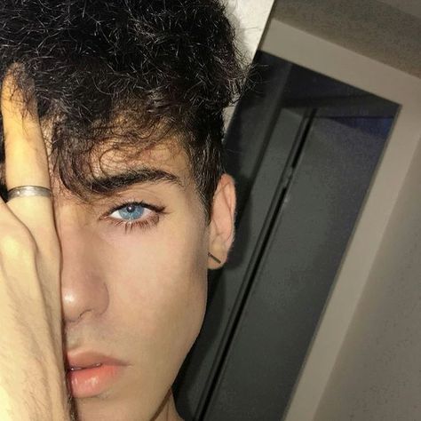 Elijah Haider, Growing My Hair, Blue Eyed Men, Beautiful Eyes Images, Ocean Blue Eyes, Retro Makeup, Messi Argentina, Big Blue Eyes, Aesthetic Boys