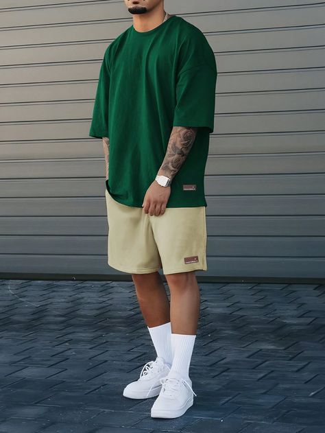 Man Shorts Outfit Summer, Mens Casual Outfits Colorful, Men Best Outfits, Men Summer Wardrobe, Summer Men Fits, Xl Mens Fashion Plus Size, Old School Aesthetic Outfit, Men’s Summer Streetwear Style, Men Summer Outfit Casual