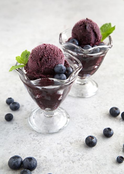 Blueberry Sorbet Sorbet Aesthetic, Recipe Ice Cream, Blueberry Sorbet, Delta Breezes, Frozen Cocktail, Sorbet Recipe, Blueberry Mint, Coctails Recipes, Easy Ice Cream