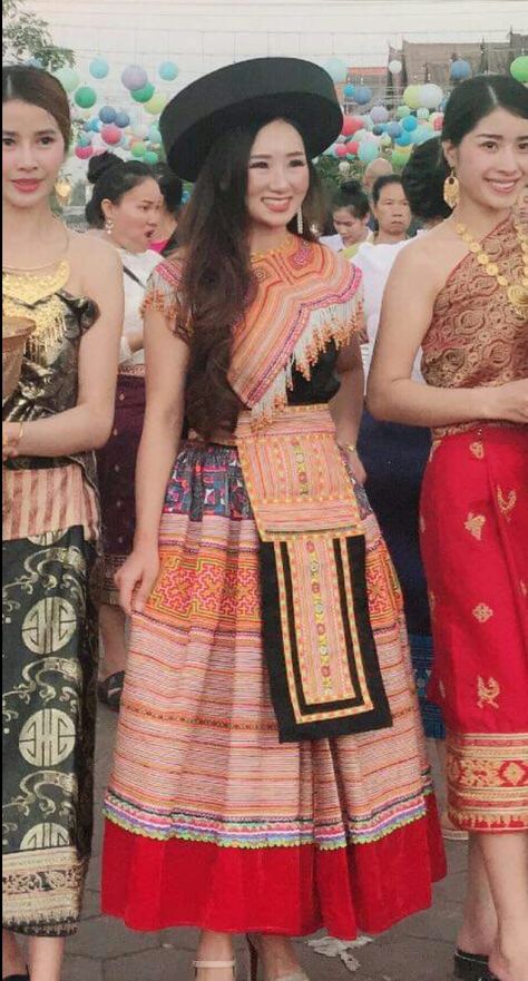 Hmong Inspired Clothing, Hmong Fashion, Ethnic Gown, Hmong Clothes, Thai Clothes, Group Costumes, Asian Fashion, Traditional Dresses, Fashion History