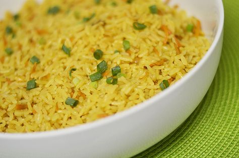 Garlic and onion par-boiled rice | ZimboKitchen.com Boiled Rice Recipes, Boiled Rice, How To Boil Rice, African Food, Curry Powder, Time Period, Rice Dishes, Healthy Options, Rice Recipes