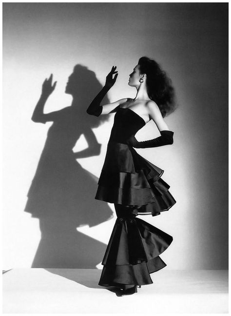 Horst P.Horst | © Pleasurephoto Room Classic Fashion Photography, Horst P Horst, The 50s Fashion, Jean Louis Scherrer, White Fashion Photography, Sam Mcknight, Yasmin Le Bon, Fashion Model Photography, 90s Supermodels