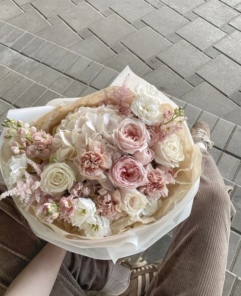 Flowers Aesthetic Roses, Luxury Flower Bouquets, Prettiest Bouquet, Aesthetic Roses, Boquette Flowers, Nothing But Flowers, Flowers Aesthetic, Flower Therapy, Beautiful Bouquet Of Flowers