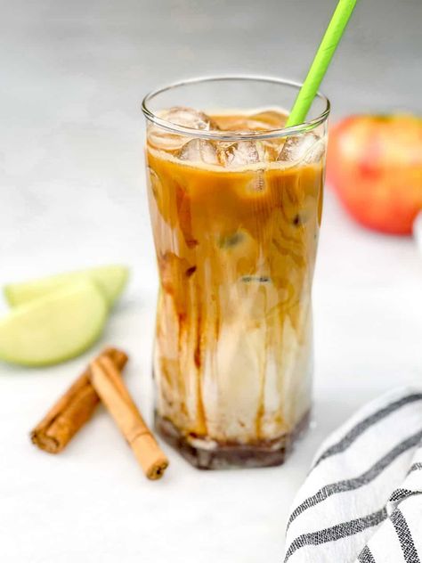 Starbucks Apple Crisp Macchiato Copycat - Bad Batch Baking - Family Favorite Recipes Apple Crisp Macchiato Recipe, Starbucks Apple Crisp Macchiato, Psl Starbucks, Apple Crisp Macchiato, Apple Cider Juice, Macchiato Recipe, Caramel Apple Spice, Batch Baking, Family Favorite Recipes