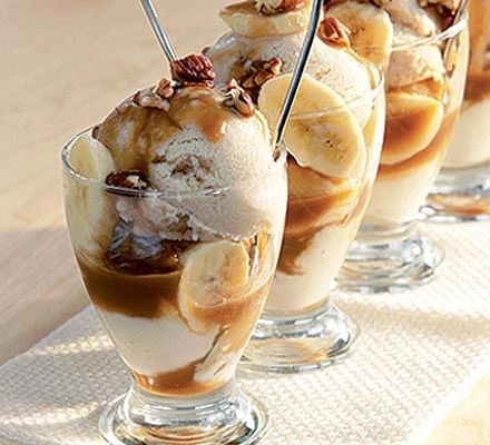 Ice Cream Sundae Recipe, Banana Sundae, Sundae Recipes, Light Breakfast, Coconut Chutney, Banana Ice Cream, Fudge Sauce, Ice Cream Treats, Low Fodmap Recipes