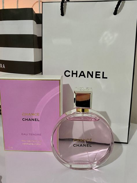 Chanel Chance, Dior Aesthetic, Chanel Lover, Fragrances Perfume Woman, Simple Skincare Routine, Chanel Perfume, My Everything, Preppy Wallpaper, Luxury Perfume