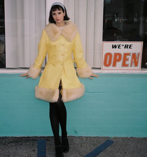 1960s Diner Daydream from last winter☕️Film photos by the best @dashgl4d , Dream coat from @chelsea_vonmach !! 💛 60s Winter Outfits, 1960s Winter Fashion, 60s Mod Aesthetic, 1960s Diner, 60s Winter Fashion, 1960s Winter, 60s Coat, Mod Aesthetic, 60s Mod Fashion