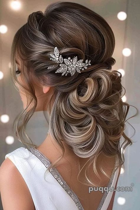 Hairstyles For Wedding Gown, Wedding Updo Long Hair, Wedding Hairstyles For Women, Bride Hairstyles Updo, Riding Skirt, Wedding Hair Up, Mother Of The Bride Hair, Hairstyles 2024, Penteado Cabelo Curto