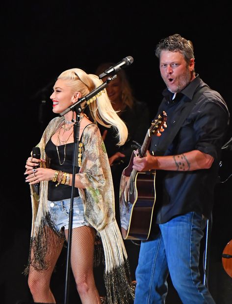 Gwen And Blake Costume, Gwen Stefani And Blake Shelton, Blake Sheldon, Gwen Stefani No Doubt, Blake Shelton Gwen Stefani, Gwen And Blake, Daisy Duke Shorts, Blake Shelton And Gwen, What I Like About You