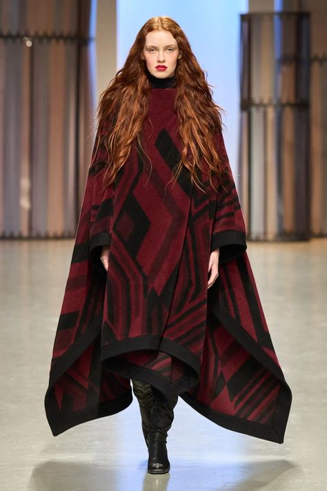 Leonard Paris Fall 2024 Ready-to-Wear Runway, Fashion Show & Collection Review [PHOTOS] Runway 2024, Leonard Paris, Fall Runway, Tokyo Street Style, Fashion Landscape, Fall Winter 2024, Autumn Street Style, Fashion Show Collection, Winter 2024